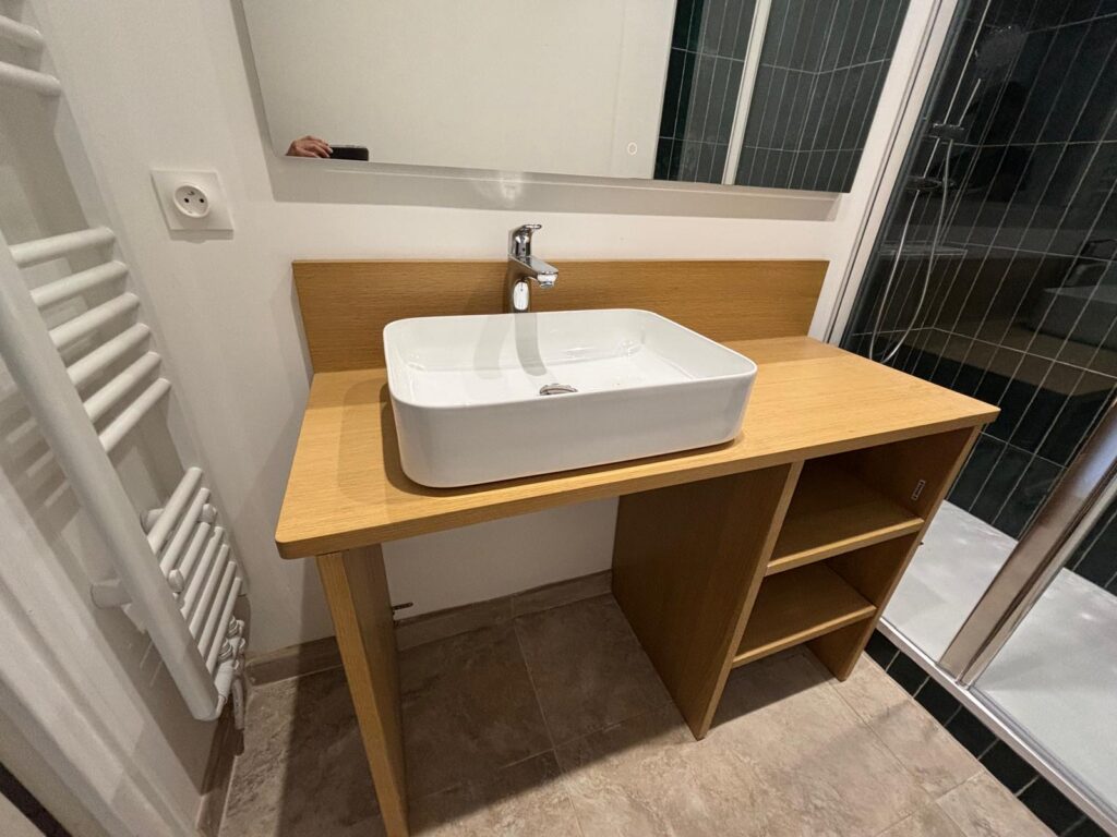 Rénovation complète de salle de bains : dépose, reprise des réseaux, pose et raccordements
