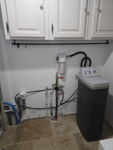 plombier jo installe un adoucisseur d'eau à nans les pins et installe une arrivée d'eau supplémentaire pour l'aspirateur robot laveur