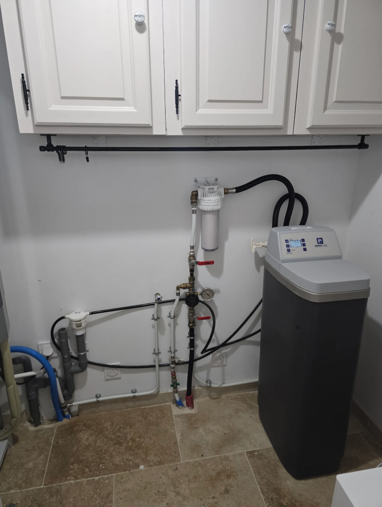 plombier jo installe un adoucisseur d'eau à nans les pins et installe une arrivée d'eau supplémentaire pour l'aspirateur robot laveur