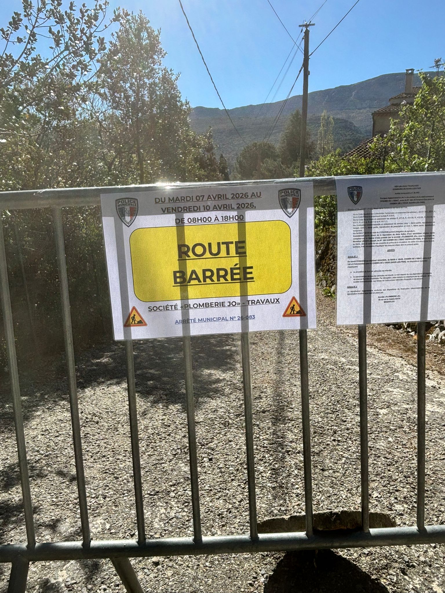 Intervention sur voirie à Nans-les-Pins : déclaration de fuite d’eau après compteur auprès de la mairie – Plombier-JO gère les démarches !